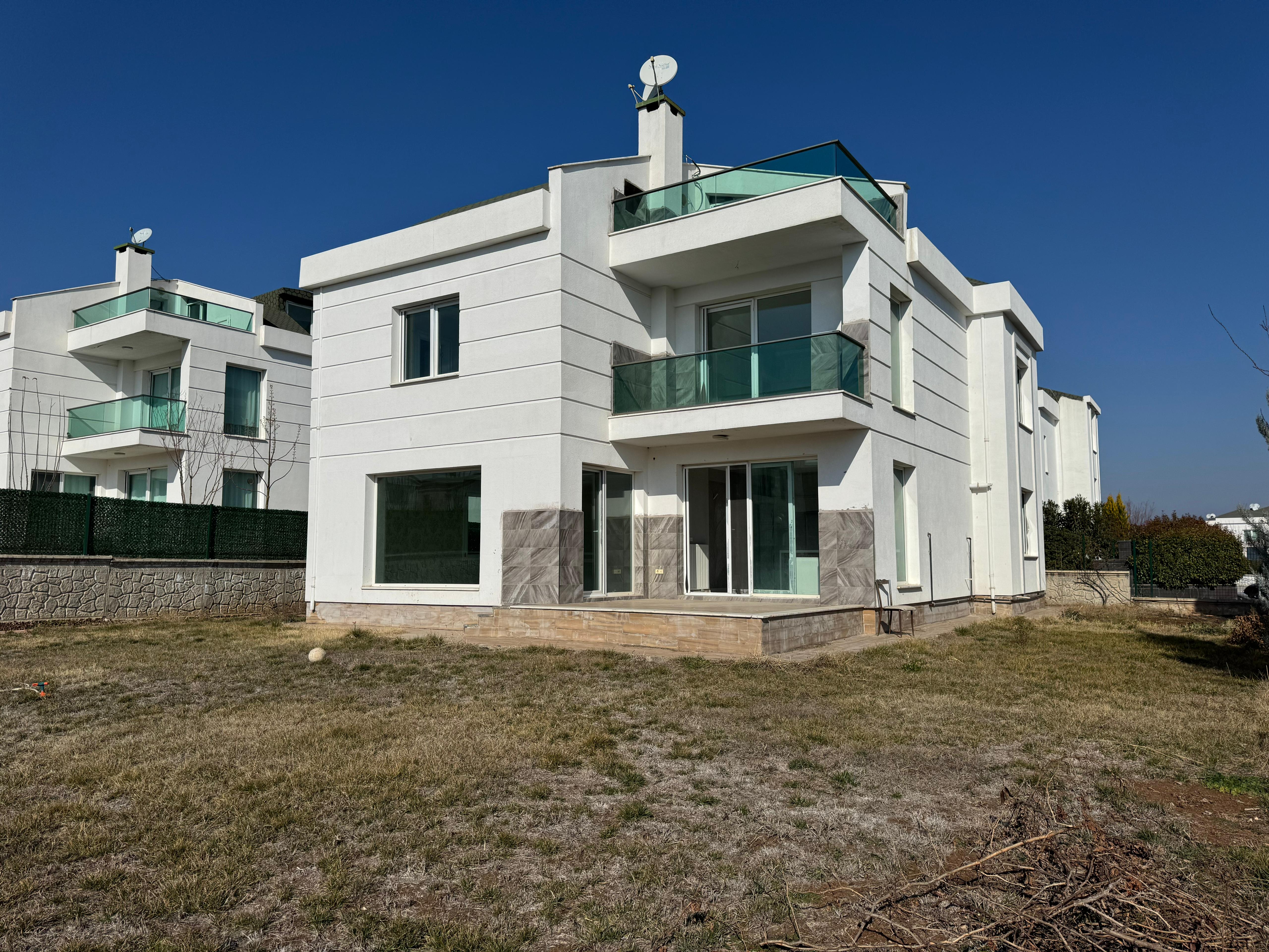 FOUR LAND GAYRİMENKUL FARKIYLA 6+1 LÜX SATILIK TRİPLEX VİLLA